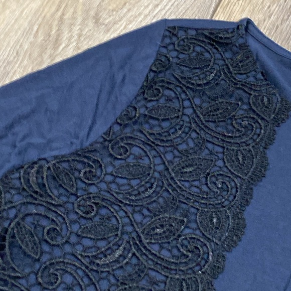 ANN TAYLOR Navy Blue 3/4 Sleeve Top w Black Lace Detail MEDIUM - Picture 4 of 11